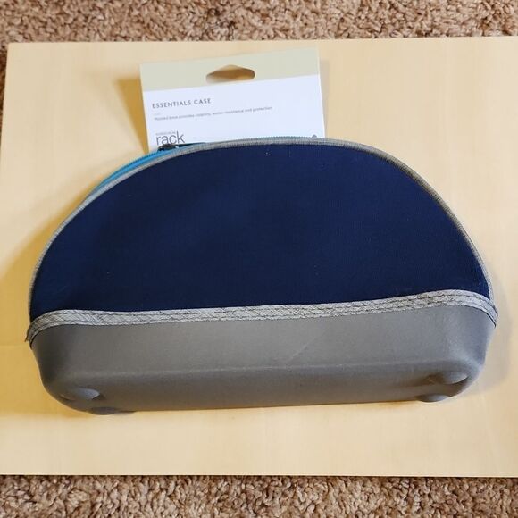 Nordstrom Rack Essentials Case NWT - Picture 1 of 4